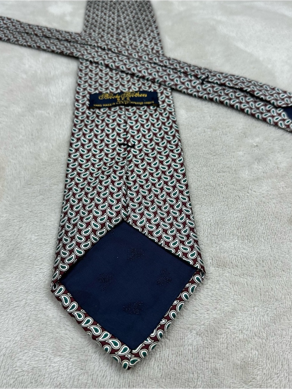 Brooks Brothers All Silk Paisley Tie Burgundy Green Hand Made USA Mens Necktie